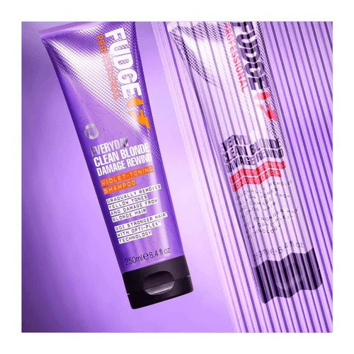 Fudge Professional Fudge Everyday Clean Blonde Damage Rewind Shampoo Palaipsniui tonuojantis šviesių plaukų šampūnas 250ml