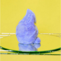 Amika Bust Your Brass Violet Leave-in Treatment Foam Nenusklaujamos kondicionuojancios putos su ultra viotetu 156.7ml