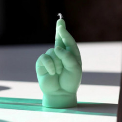 CandleHand Baby Crossed Fingers Candle Žvakė Pastel Blue