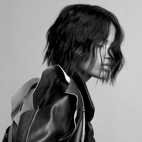 Sebastian Professional Shine Define Satin-Shine Styling Spray Žvilgesio suteikianti fiksuojanti priemonė 200ml