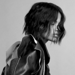 Sebastian Professional Shine Define Satin-Shine Styling Spray Žvilgesio suteikianti fiksuojanti priemonė 200ml