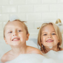 Foamie Kids 2 in 1 Shower Body Bar For Kids Turtelly Cool Kietasis prausiklis plaukams ir odai vaikams 80g