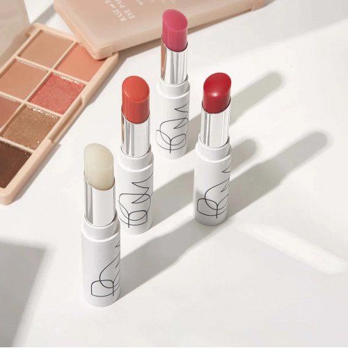 BOM Dewy Lip Balm Drėkinantis lūpų balzamas su spalva 4.5g