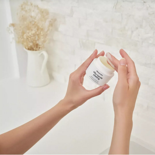 Alessandro Silky Hands Peeling Rankų šveitiklis su jūros druska ir natūraliais aliejais 50ml