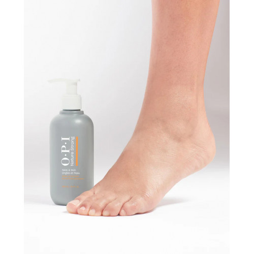 OPI Nature Strong Soften Up Pedi Soak Minkštinamoji pėdų vonelė 250ml