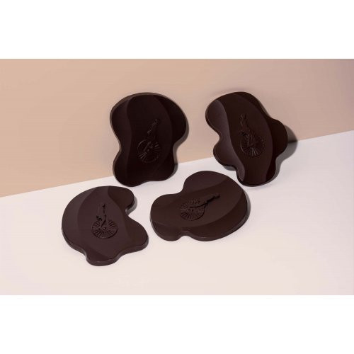 Chocolate Naive Durian Fruit Chocolate 61% Tamsiai pieninis šokoladas su durianu 50g
